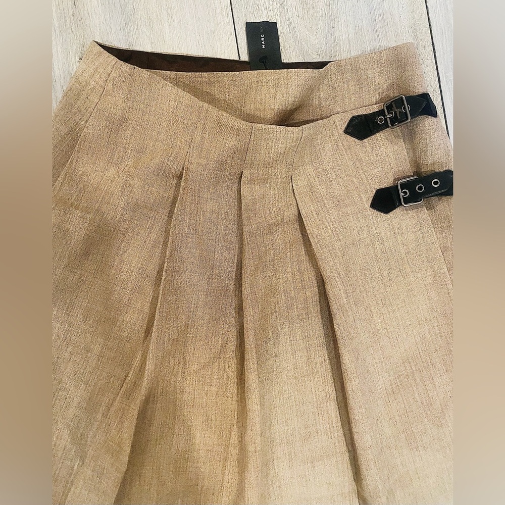 Marc By Marc Jacobs Beige Pleated Mini Skirt with Buckles - Picture 5 of 8
